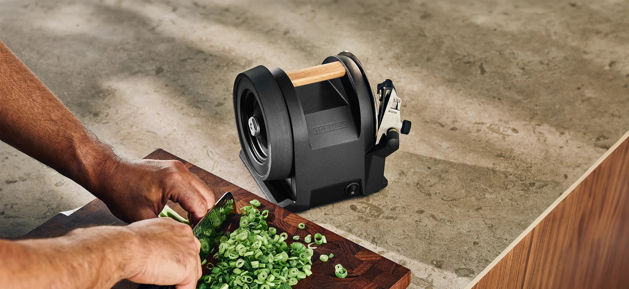 Tormek T-1 Carbon black on kitchen encounter