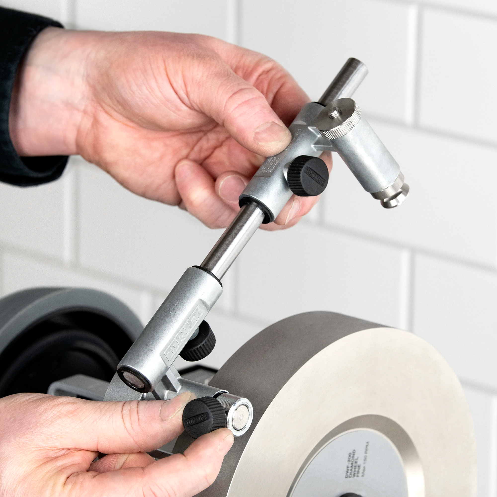 A picture showing how to mount the RBS-140 round blade sharpening attachment on the Tormek T-2 PRO Kitchen Knifes Sharpener